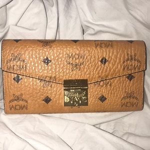 MCM AUTHENTIC CLUTCH WALLET